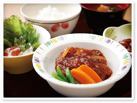 栄養士によるバランスのとれた食事をご提供いたします。