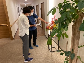 月2回、生花の交換(エントランス)