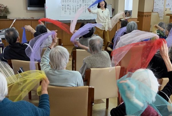 【フェリエ ドゥ稲田堤】～歌って、踊って、若返りリトミック～