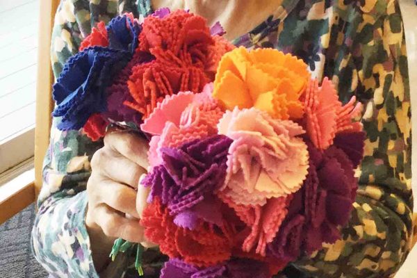 【フェリエ ドゥ三鷹】～手作りカーネーションの花束を、貴方に～