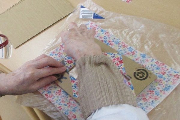 【サンライズ・ヴィラ春日部】～ほっとするフォトフレーム作り～