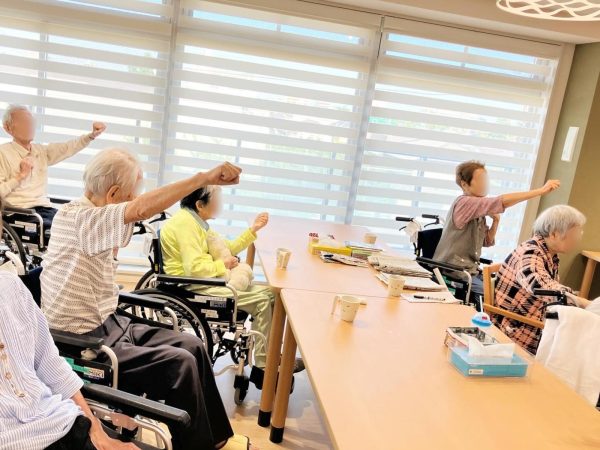 【フェリエドゥ上井草】 〜ごぼう先生体操🤸‍♂️〜