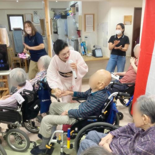 【サンライズ・ヴィラ藤が丘】～敬老会で懐メロショー🎤～
