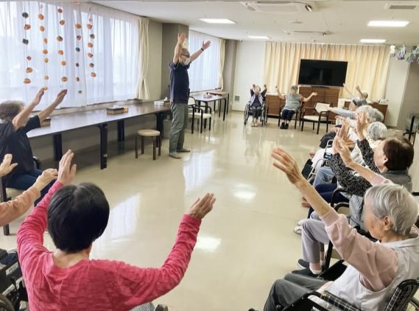 【サンライズ・ヴィラ北春日部】 〜イースト体操🤸〜
