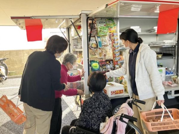 【サンライズ・ヴィラ春日部】 ～訪問理美容✂️と移動スーパー🚚～
