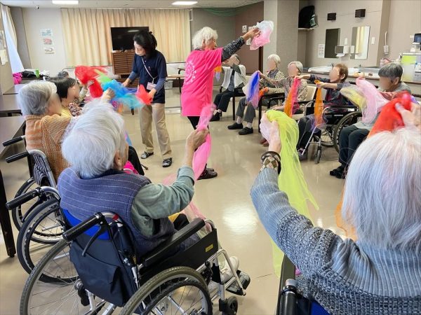 【サンライズ・ヴィラ北春日部】 〜笑いヨガ😆〜