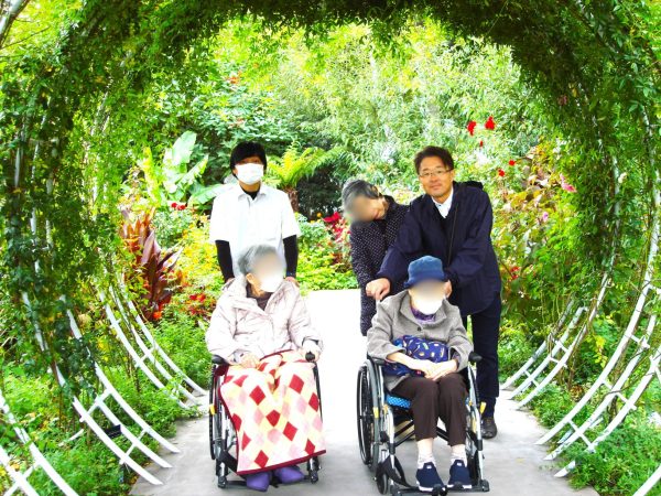 【サンライズ・ヴィラさがみ野】～ローズガーデンへ外出🌹～