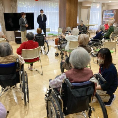 【サンライズ・ヴィラ小竹向原】～ケーキと移動スーパーと体操と理美容と💈～