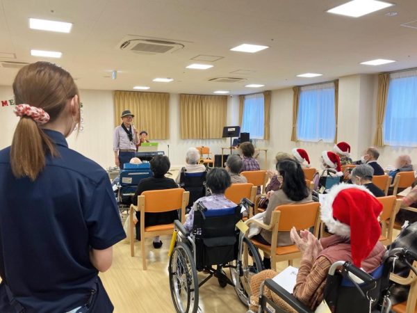 【サンライズ・ヴィラ春日部東】 〜🎄🎹タケちゃん&シゲちゃん🎷🎄〜