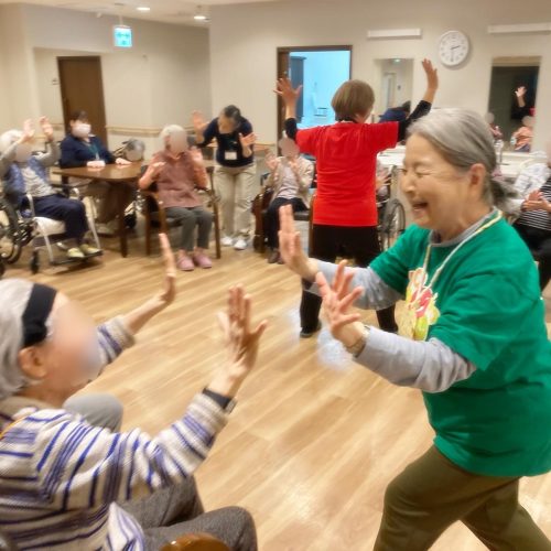 【サンライズ・ヴィラ横浜東寺尾】～集団体操と笑いヨガ🧘‍♂️～