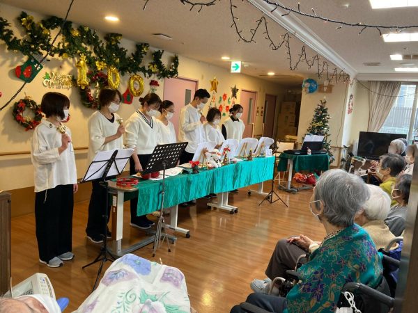 【サンライズ・ヴィラ藤沢湘南台】～クリスマス会、100歳お祝い～