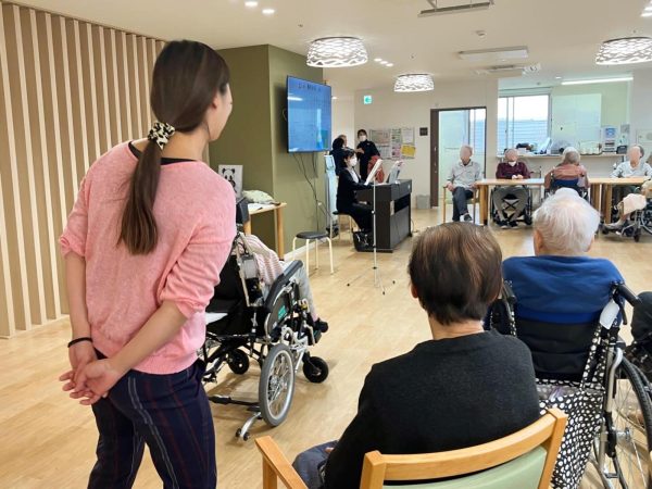 【フェリエ ドゥ 上井草】 ～毎日の体操と音楽療法レク🎵〜