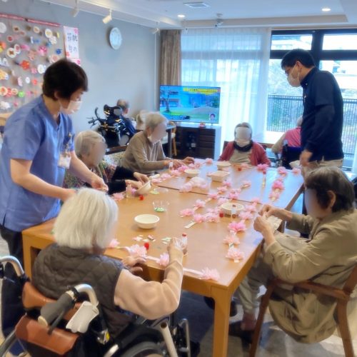 【フェリエ ドゥ 磯子】～桜の創作レクと集団体操🌸～