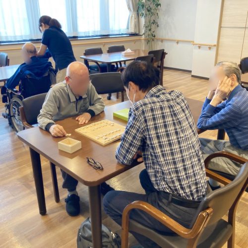 【サンライズ・ヴィラ横浜東寺尾】～将棋、誕生日、体操、メバル、歩行訓練、研修、外気浴✨～