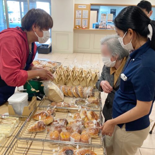 【フェリエ ドゥ 横浜鴨居】〜輪投げレクとパン販売🥪～